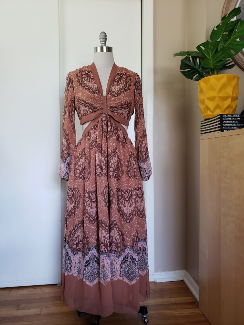 Sahara Boho Vibe Cutout Midi Dress Size 8 NEW!